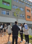 신창중학교, 후배의 손에서 전해진 따뜻한 응원… “함께라서 더 힘나요” 신창중학교, 후배의 손에서 전해진 따뜻한 응원…  “함께라서 더... 