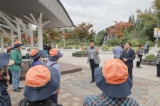 군포시노인복지관, ‘2025 군포시니어예술제 신기천 깃발전’ 기념식 개최