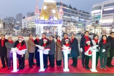 2025 성탄트리 점등… 1월 16일까지 장안구청 사거리 교통섬에서 운영