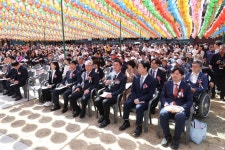 화성특례시의회, 부처님오신날 용주사 「봉축법요식」 참석 “봉축 연등 아래 화합과 상생의 의미 되새겨”