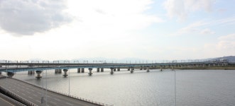 구포대교를 바라보며, 부산광역시 북구, 사진