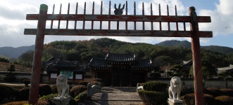 문 저 편의 세상, 경상남도 함안군, 사진