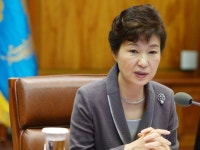 朴대통령, 지지율 39.5%…‘8·14 임시공휴일 지정’ 영향? [데이터시각화] | 비주얼다이브