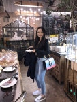 볼수록 매력있어♥윙스몰 라이크미 브이넥 저는 블랙 사이즈를 구매했어요. 와- 왜 이름이 촉감예술골지인지 알겠리뷰 - 윙스몰