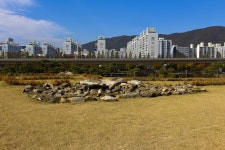 별별여행 > 김해대성동고분군 | 별별시장&별별여행 ┃ 여행문화의 새로운 트렌드를 만들다 별별여행 > 김해대성동고분군