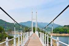 별별여행 > 부항댐출렁다리 | 별별시장&별별여행 ┃ 여행문화의 새로운 트렌드를 만들다 별별여행 > 부항댐출렁다리