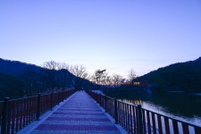 별별여행 > 산정호수(야경) | 별별시장&별별여행 ┃ 여행문화의 새로운 트렌드를 만들다 별별여행 > 산정호수(야경)