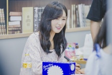 이마트24에서 팬싸인회 하는 여자아이돌   > 세상 만사 > 세상만사썰