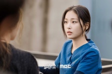 Choi Hee Jin Is A Rookie Veterinarian Who Works At Na In Woos Animal Hospital In Motel California | Soompi