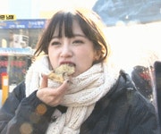 플래시24- > 움짤 > 10덕 터지게 붕어빵 먹는 하니.gif