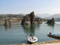 오늘의유머 - 충북 단양의 단양팔경 중 1경과 2경, 도담 삼봉과 석문 충북 단양의 단양팔경 중 1경과 2경, 도담 삼봉과 석문  