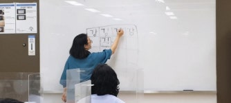 프로그램 리뷰 - 상세 | 서울시 50플러스포털 열린학교)내 손안에 캘리그라피 1강 - 강사 이영주