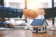 강좌 - 상세 | 서울시 50플러스포털 [50+법률] 필수로 알아야 하는 법률 지식! 오늘의 법 - 부동산 계약과 분쟁예방편 [온라인]