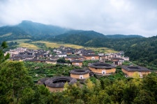 룽옌 융딩구전/용암용정고진 티켓 할인, 운영 시간, 후기 [2026년] | Trip.com