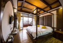 FengHuang JuLongYuan Guesthouse(凤凰聚龙苑吊脚楼民宿) 후기, 가격 2024 펑황 호텔 추천 | 트립닷컴