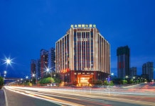 스옌 레드 선 인터내셔널 호텔 (스옌 윈양구 행정 서비스 센터 지점)(十堰红太阳国际大酒店（十堰郧阳区行政服务中心店）) 후기 및 특가 예약...