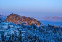 Yunfuli Cliff Hotel (Qiliping Branch)(云孚里悬崖酒店（七里坪店）) 호텔 - 홍야...