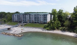 제네바-온-더-레이크 호텔 추천 | 트립닷컴 Premier 2 br/3ba Lakefront condo Sleeps 4  Also has Lakeview from Master Bedroom 후기... 