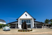 Charming Cottage with Back Porch and Open Spaces - Inviting Beach Escape 후기 및 특가 예약 - 오션쇼어스 호텔 추천 | 트립닷컴