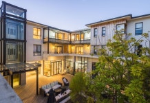 AHA 더 렉스 호텔 후기, 예약 및 특가 확인 - 나이스나 호텔 추천 | 트립닷컴