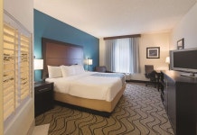 라 퀸타 인 & 스위트 센트럴 포인트 - 메드포드 후기 및 특가 예약 - 센트럴 포인트 호텔 추천 | 트립닷컴