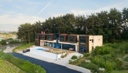 Iksan Pine Tree Pool Villa 호텔 후기, 예약 익산시 호텔 추천 | 트립닷컴