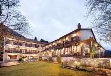 컨트리 클럽 호텔 & 스위트 후기 및 특가 예약 - Mikron Khorion 호텔 추천 | 트립닷컴