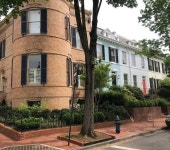 townhome on quiet street near museums, restaurants, shops, parks & more! 후기, 예약 및 특가 확인 - 워싱턴 호텔 추천 | 트립닷컴