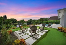 New Construction Lakefront Home with Mini Golf Course, Heated Saltwater Pool! 후기, 예약 및 특가 확인 - 옌슨비치 호텔 추천... 