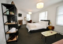 체커스 인 후기 및 특가 예약, 배틀 2026 | 트립닷컴