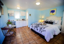 루카디아 비치 인 후기 및 특가 예약 - 엔시니타스 호텔 추천 | 트립닷컴