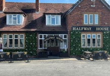 하프웨이 하우스 인 컨트리 로지 후기 및 특가 예약 - 예오빌 호텔 추천 | 트립닷컴