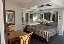 콜로니 모텔 후기, 예약 및 특가 확인 - 브룩필드 호텔 추천 | 트립닷컴