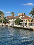 Serenity Yacht Charters Inc 티켓 할인, 운영 시간, 후기 [2026년] | Trip.com