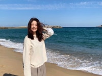 부산 흰여울문화마을 카페 ‘손목서가’ | 트립닷컴 아시아 트래블로그