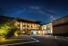 Gomo Hotel(Mount Huashan Scenic Area Visitor Center Store)(迹墨文化客栈（华山景区游客中心店）) 후기, 예약 및 특가 확인 - 화인... 