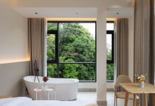 Zhuxi Cottage B&B (Huangling Scenic Area)(竹溪小屋民宿（篁岭风景区店）) 후기, 예약 및 특가 확인 - 우위안 호텔 추천 | 트립닷컴