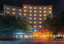 지리 비즈니스 호텔(维也纳酒店（贺州市政广场缤纷环球城店）) 호텔 후기, 예약 허저우 호텔 추천 | 트립닷컴