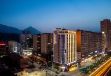 파인 호텔(丰岸假日酒店（商洛山阳华龙车站人民广场店）) 후기 및 특가 예약 - 산양 호텔 추천 | 트립닷컴