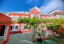 Apricot Homestay(有杏民宿（伊宁站）) 후기, 가격 2025 이닝 호텔 추천 | 트립닷컴