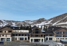 Yunlongqi Hotel(云龙栖大酒店) 호텔 후기, 예약 훠청 호텔 추천 | 트립닷컴