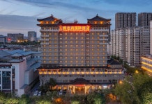 비엔나 인터내셔널 호텔 시안 다옌 타워(维也纳国际酒店(西安大雁塔大唐不夜城店)) 후기 및 특가 예약 - 시안 호텔 추천 | 트립닷컴