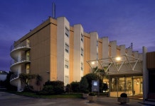 이비스 툴롱 라 센 쉬르 메르 후기 및 특가 예약 - 라센느쉬르메르 호텔 추천 | 트립닷컴