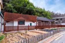 Jeonju Jeonju Hanok Gohui Pension 후기 & 특가 예약, 전주 2026 | 트립닷컴