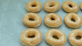 Sweets Dessert Donut with Icing 스톡 동영상 비디오(100% 로열티 프리) 1006836709 | Shutterstock