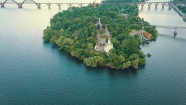 The Island in the Middle 스톡 동영상 비디오(100% 로열티 프리) 1007865958 | Shutterstock