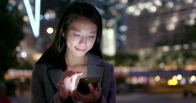 Business Woman Use of Mobile 스톡 동영상 비디오(100% 로열티 프리) 1008901775 | Shutterstock