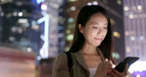 Business Woman Use of Mobile 스톡 동영상 비디오(100% 로열티 프리) 1009497950 | Shutterstock