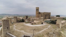 Medieval Town of Artajona Navarre 스톡 동영상 비디오(100% 로열티 프리) 1013052344 | Shutterstock