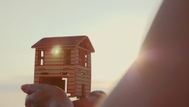 Silhouette of a Paper House 스톡 동영상 비디오(100% 로열티 프리) 1013286089 | Shutterstock